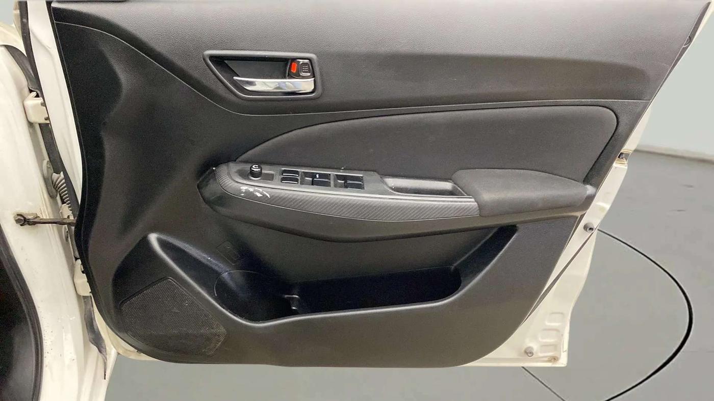2018 Maruti Swift VXI, CNG, Manual, 78,058 km, Driver Side Door Panels Control