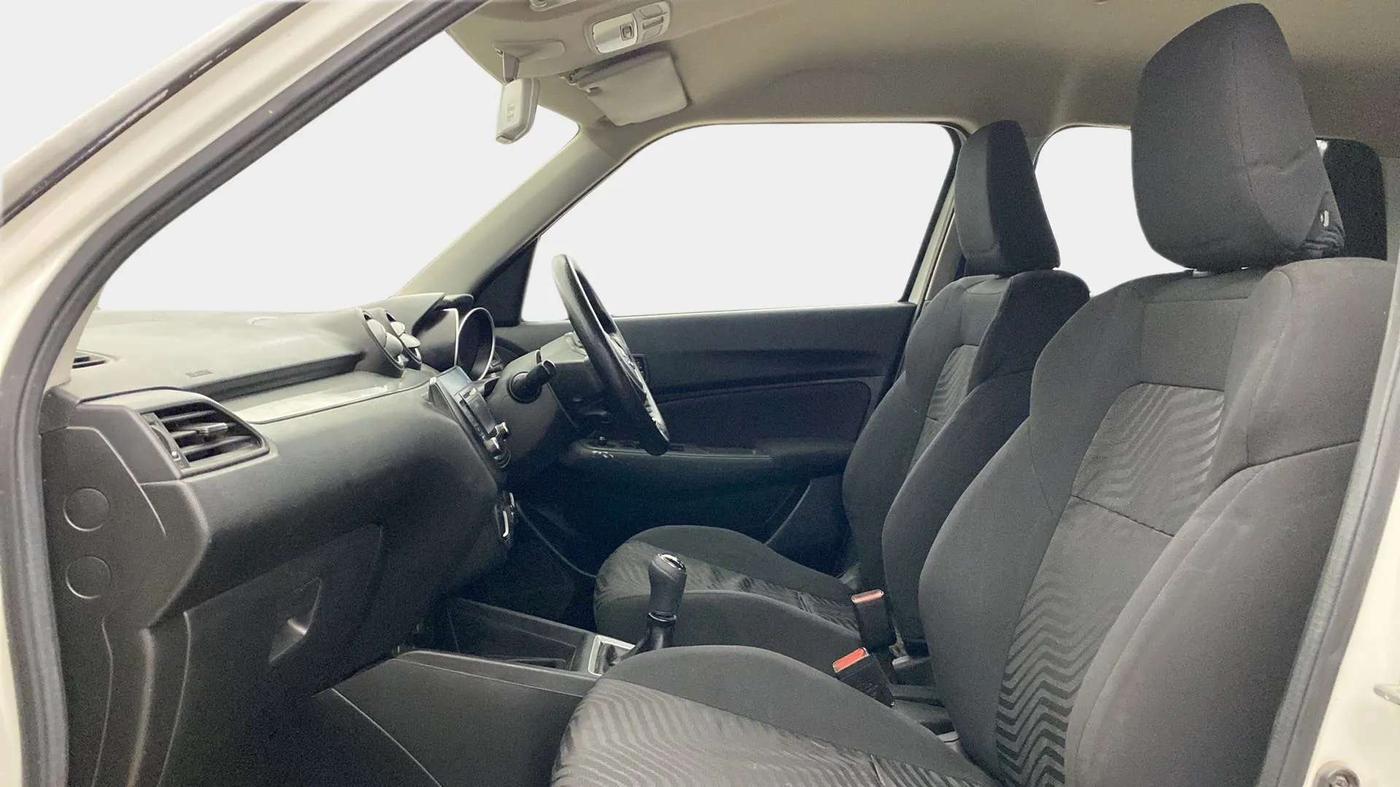 2018 Maruti Swift VXI, CNG, Manual, 78,058 km, Right Side Front Door Cabin