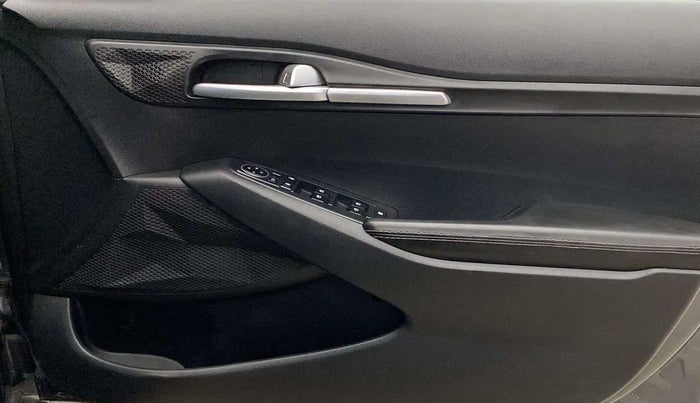 2020 KIA SELTOS HTK PLUS AT 1.5 DIESEL, Diesel, Automatic, 65,455 km, Driver Side Door Panels Control