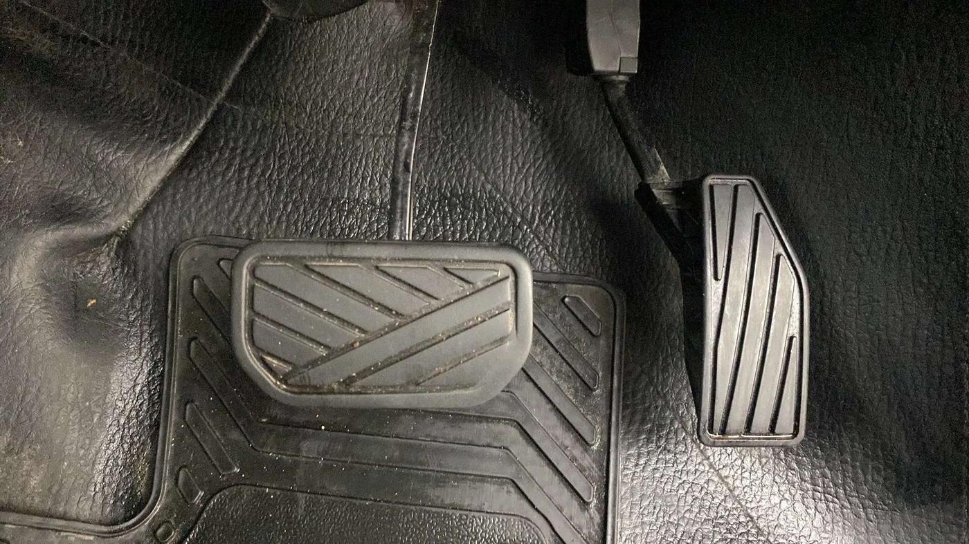 2022 Maruti XL6 ALPHA AT, Petrol, Automatic, 52,904 km, Pedals