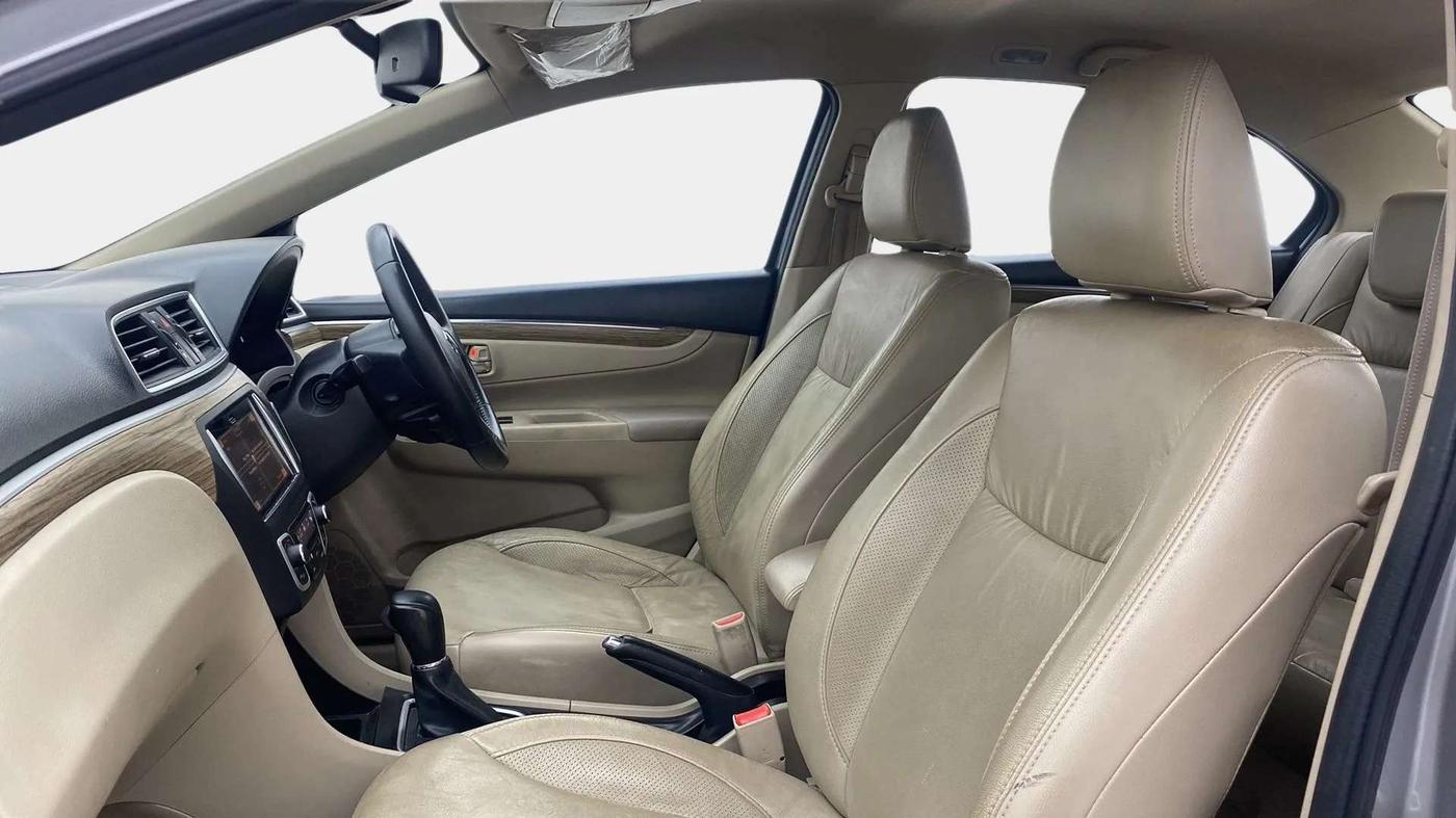 2018 Maruti Ciaz ALPHA  AT 1.5 SHVS PETROL, Petrol, Automatic, 58,396 km, Right Side Front Door Cabin