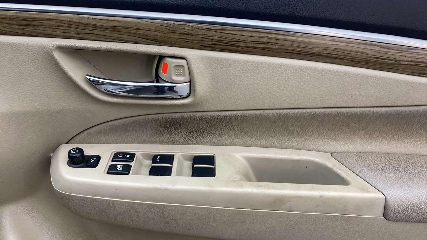 2018 Maruti Ciaz ALPHA  AT 1.5 SHVS PETROL, Petrol, Automatic, 58,396 km, Driver Side Door Panels Control
