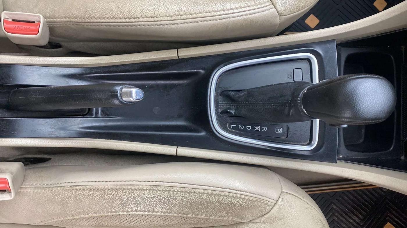 2018 Maruti Ciaz ALPHA  AT 1.5 SHVS PETROL, Petrol, Automatic, 58,396 km, Gear Lever
