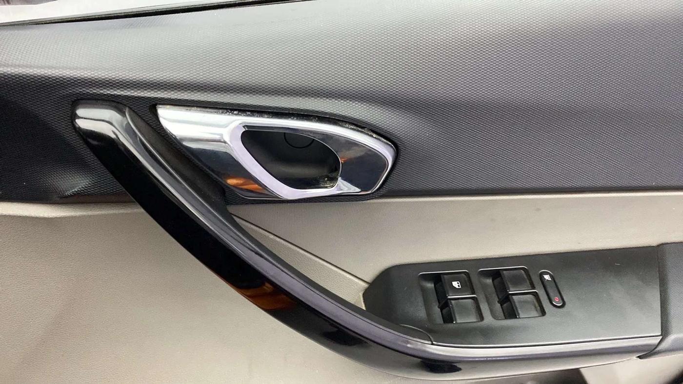 2019 Tata Tiago XZ PLUS PETROL, Petrol, Manual, 88,054 km, Driver Side Door Panels Control
