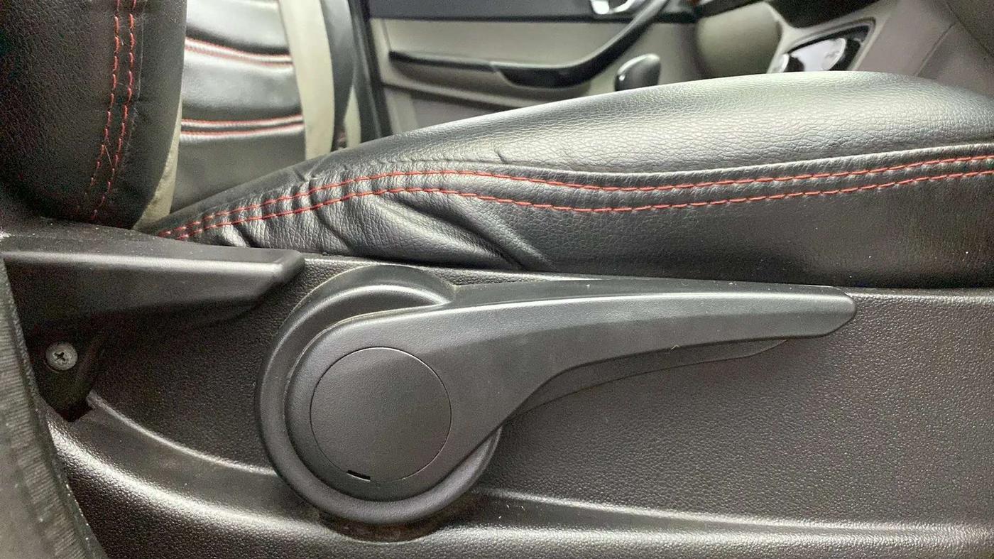 2019 Tata Tiago XZ PLUS PETROL, Petrol, Manual, 88,054 km, Driver Side Adjustment Panel