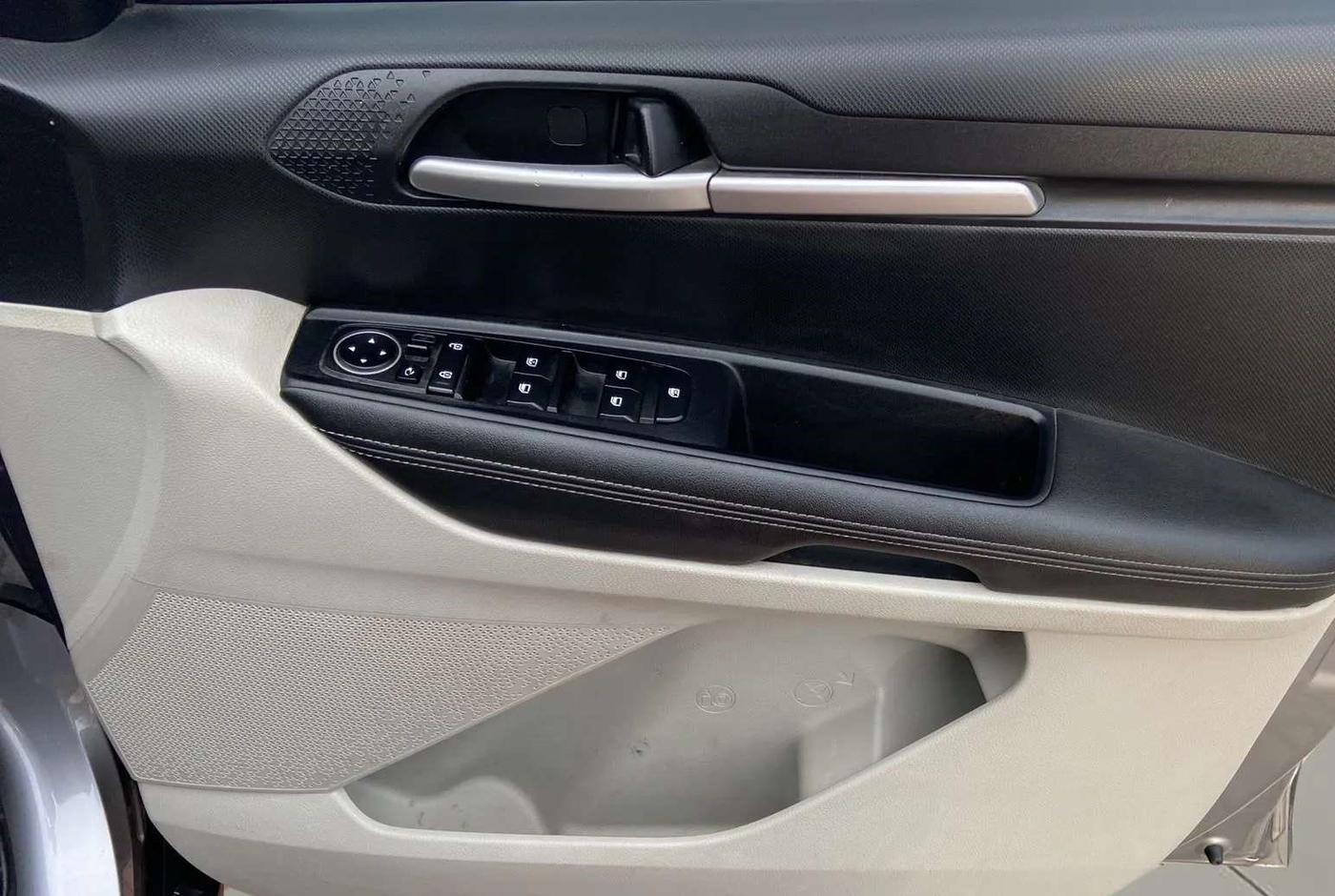 2022 KIA SONET HTX ANNIVERSARY EDITION 1.5, Diesel, Manual, 60,511 km, Driver Side Door Panels Control