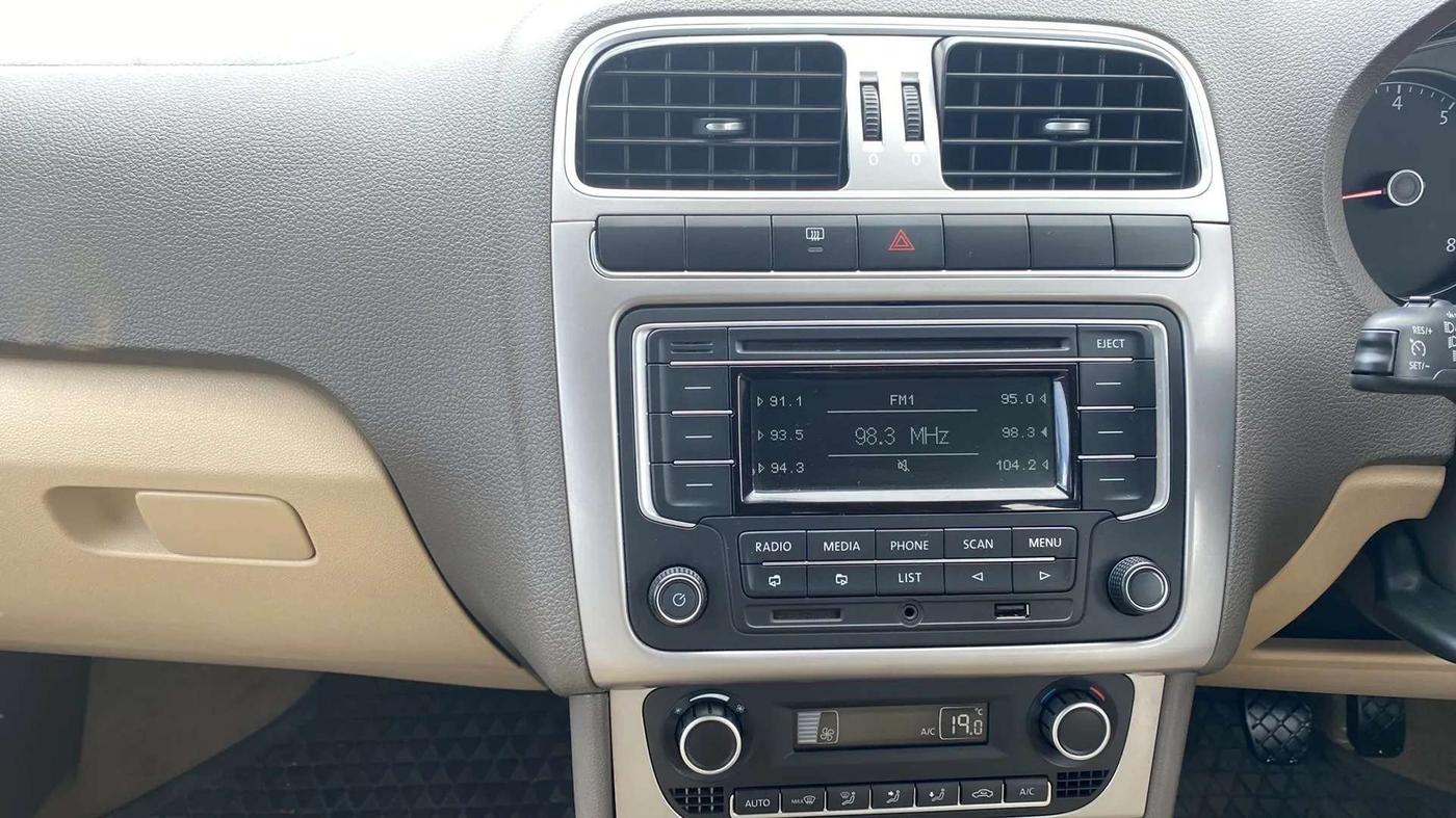 2015 Volkswagen Vento HIGHLINE 1.6 MPI, Petrol, Manual, 11,064 km, Air Conditioner