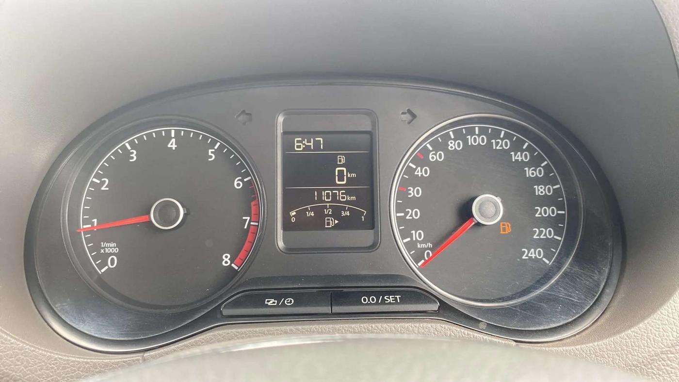 2015 Volkswagen Vento HIGHLINE 1.6 MPI, Petrol, Manual, 11,064 km, Odometer Image