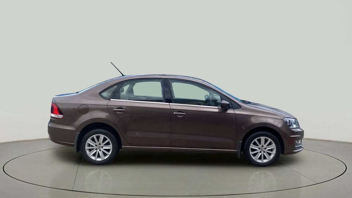 2015 Volkswagen Vento HIGHLINE 1.6 MPI, Petrol, Manual, 11,064 km, Right Side