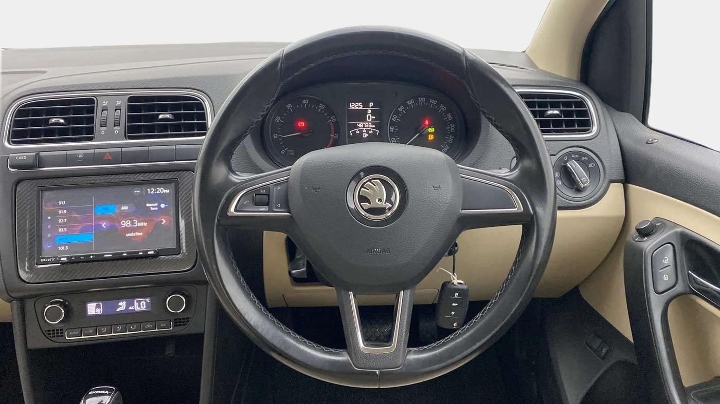 2019 Skoda Rapid STYLE 1.6 MPI AT, Petrol, Automatic, 48,873 km, Steering Wheel Close Up