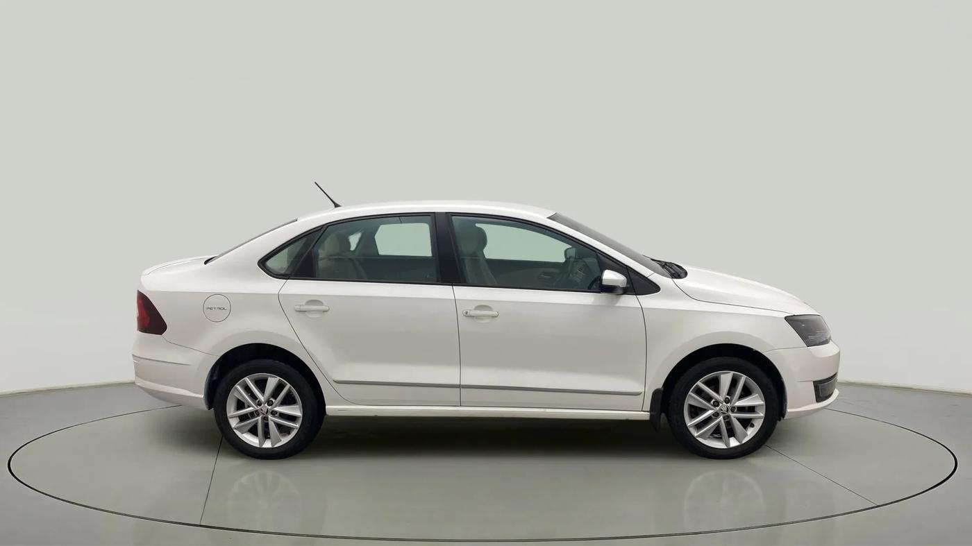 2019 Skoda Rapid STYLE 1.6 MPI AT, Petrol, Automatic, 48,873 km, Right Side View