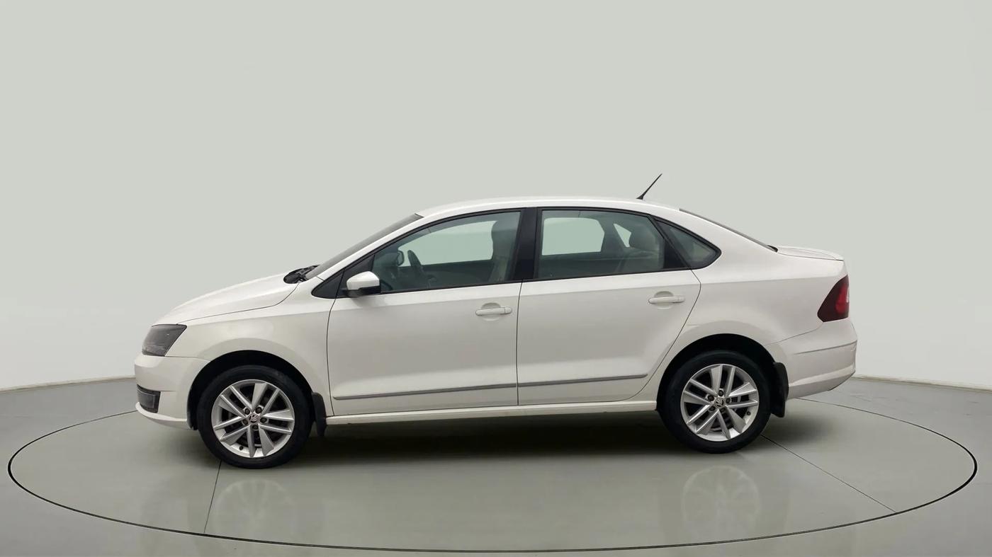 2019 Skoda Rapid STYLE 1.6 MPI AT, Petrol, Automatic, 48,873 km, Left Side