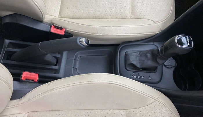 2019 Skoda Rapid STYLE 1.6 MPI AT, Petrol, Automatic, 48,873 km, Gear Lever