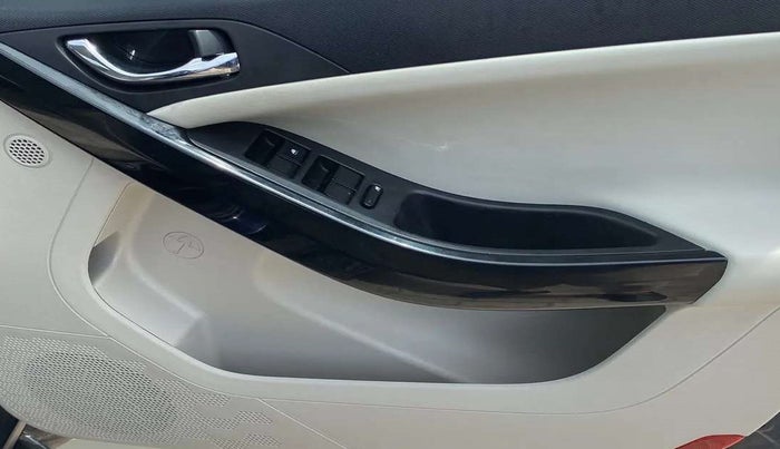 2022 Tata NEXON XZ PLUS PETROL SUNROOF, Petrol, Manual, 18,327 km, Driver Side Door Panels Control