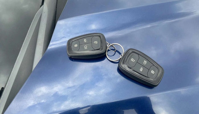 2022 Tata NEXON XZ PLUS PETROL SUNROOF, Petrol, Manual, 18,327 km, Key Close Up