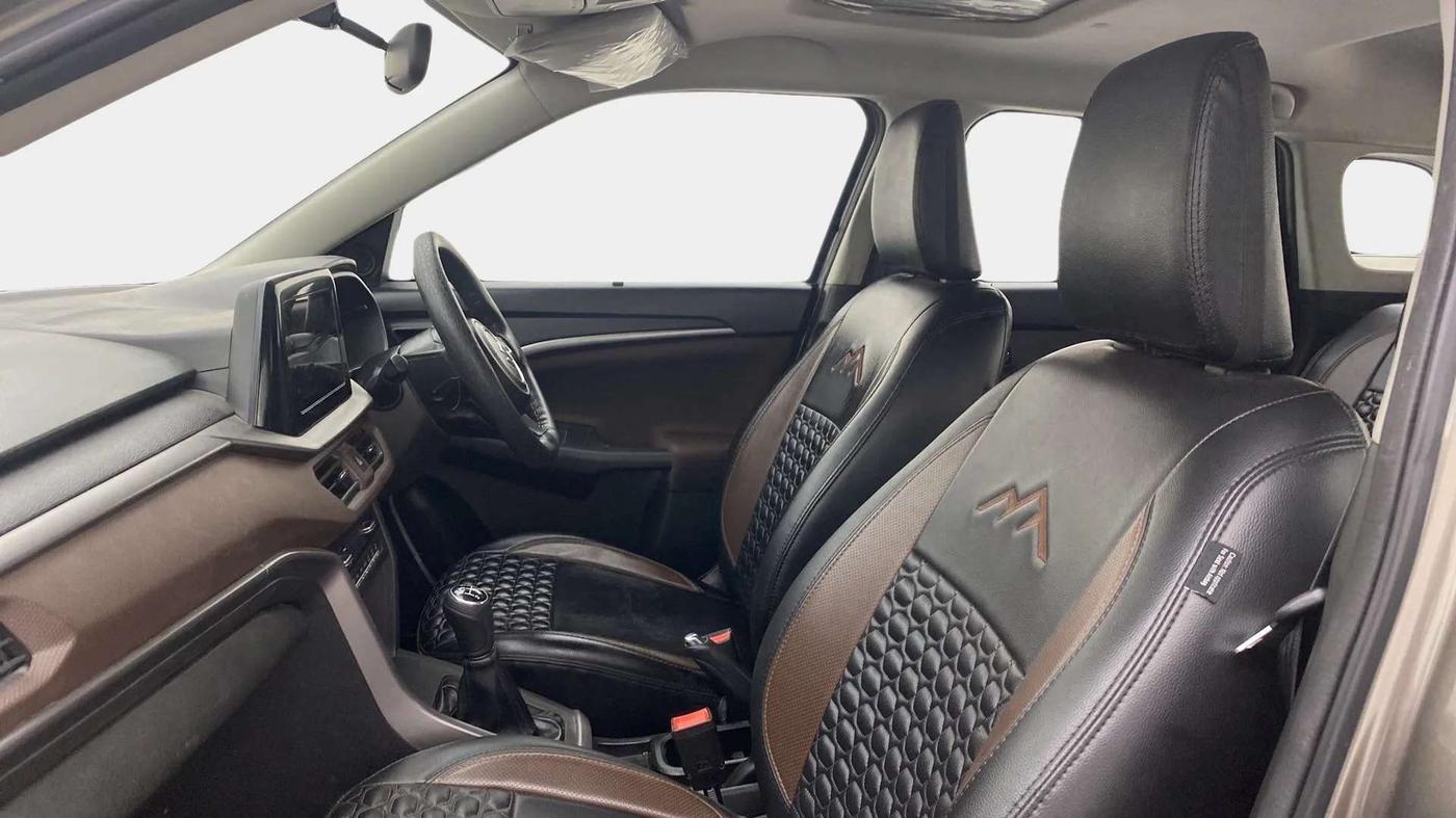 2022 Maruti BREZZA ZXI SMART HYBRID , Petrol, Manual, 23,690 km, Right Side Front Door Cabin