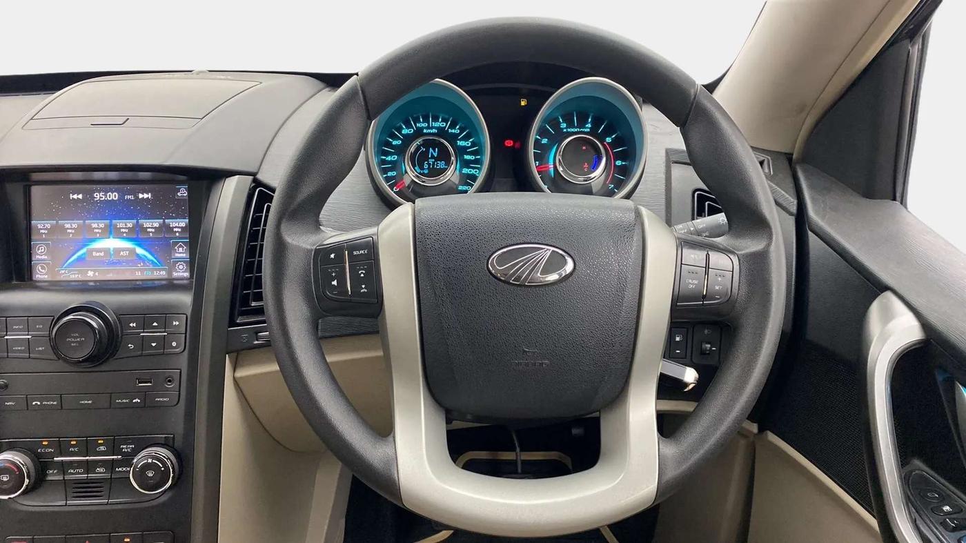 2017 Mahindra XUV500 W6, Diesel, Manual, 67,111 km, Steering Wheel Close Up