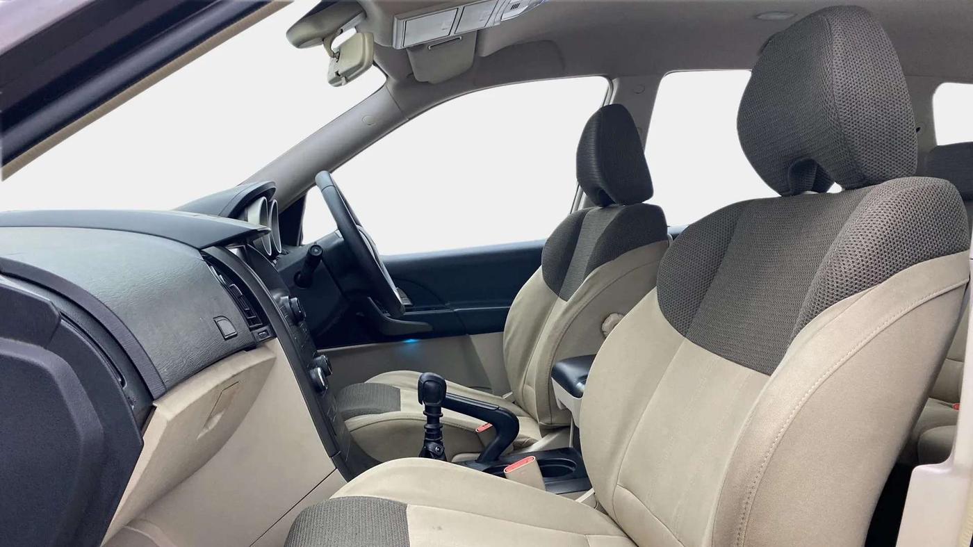 2017 Mahindra XUV500 W6, Diesel, Manual, 67,111 km, Right Side Front Door Cabin