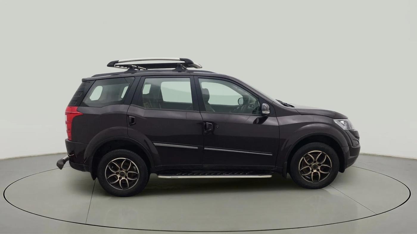 2017 Mahindra XUV500 W6, Diesel, Manual, 67,111 km, Right Side View