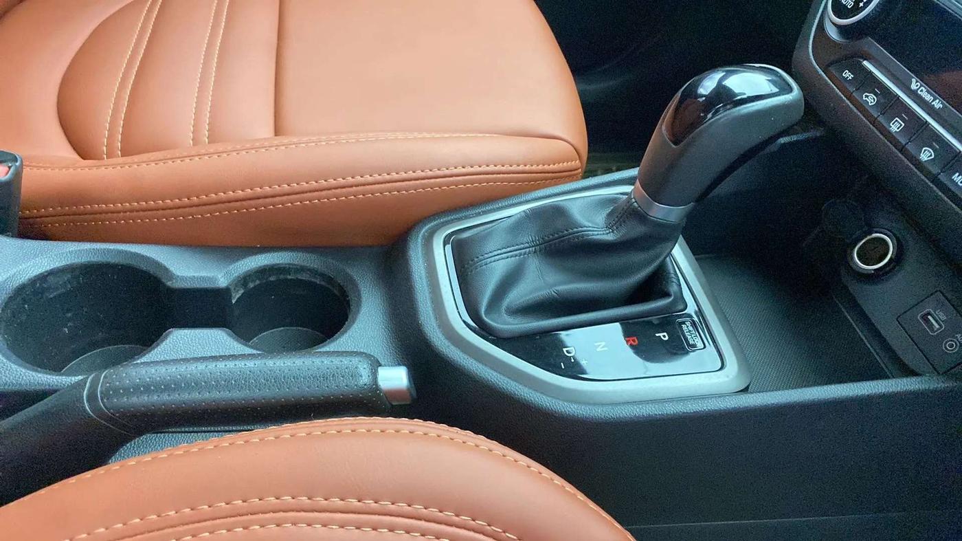 2017 Hyundai Creta SX PLUS AT 1.6 PETROL, Petrol, Automatic, 33,123 km, Gear Lever