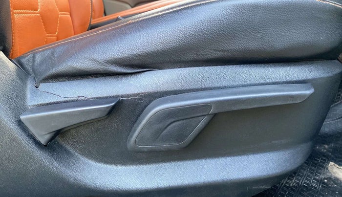 2017 Mahindra Kuv100 K6 PLUS D 6 STR, Diesel, Manual, 88,936 km, Driver Side Adjustment Panel