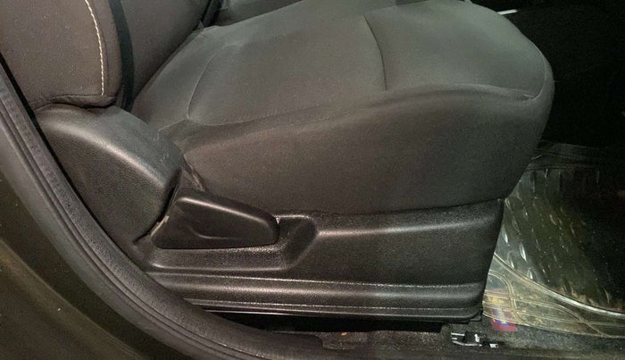2023 Renault Kwid RXL 1.0 (O), Petrol, Manual, 3,965 km, Driver Side Adjustment Panel