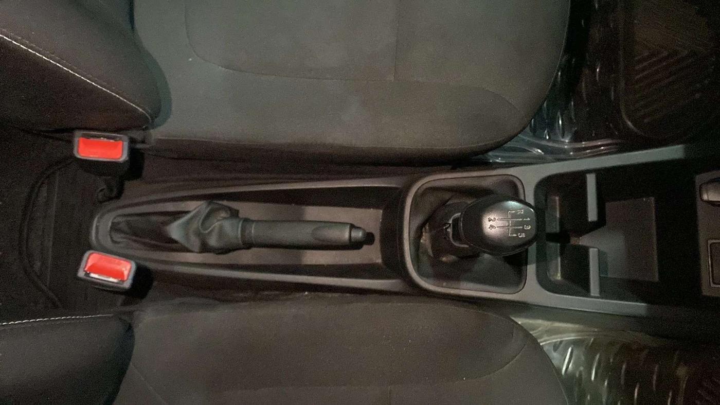2023 Renault Kwid RXL 1.0 (O), Petrol, Manual, 3,965 km, Gear Lever