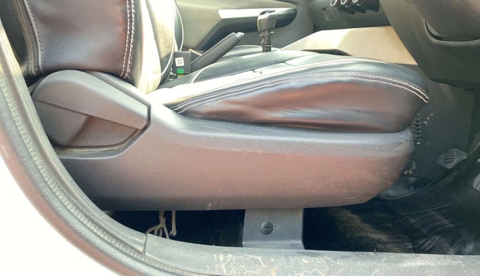 2021 Nissan MAGNITE XL, Petrol, Manual, 39,586 km, Driver Side Adjustment Panel