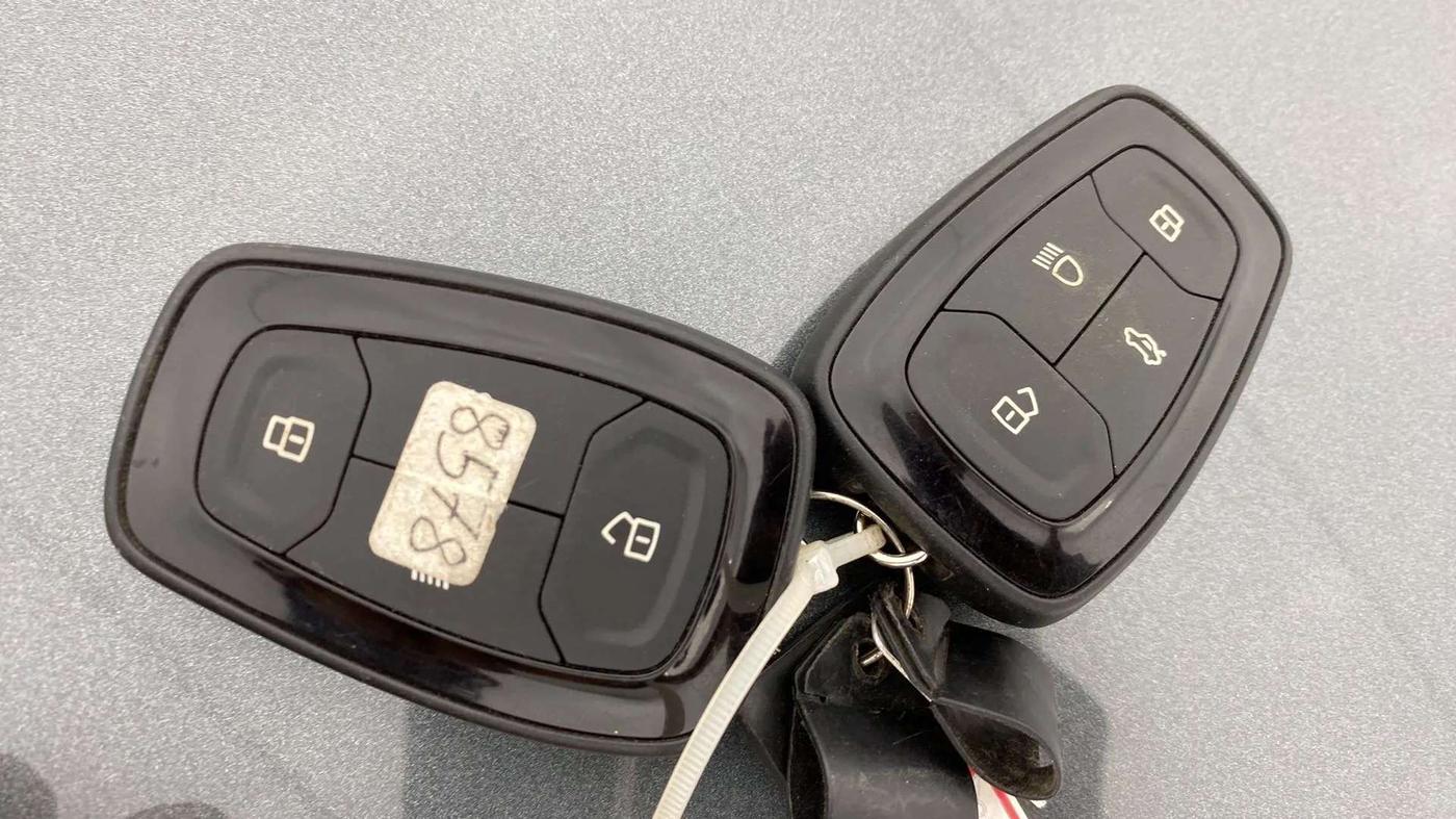 2023 Tata ALTROZ XZ PETROL, Petrol, Manual, 12,457 km, Key Close Up