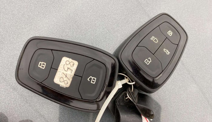 2023 Tata ALTROZ XZ PETROL, Petrol, Manual, 12,457 km, Key Close Up