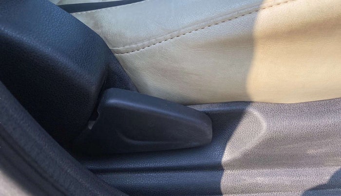 2019 Renault Kwid RXT 1.0 AMT (O), Petrol, Automatic, 38,097 km, Driver Side Adjustment Panel