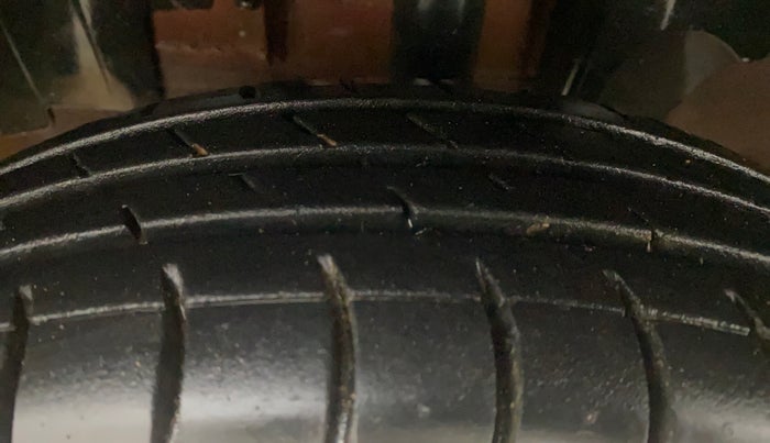 2018 Renault Kwid RXT 1.0 AMT (O), Petrol, Automatic, 44,598 km, Left Front Tyre Tread