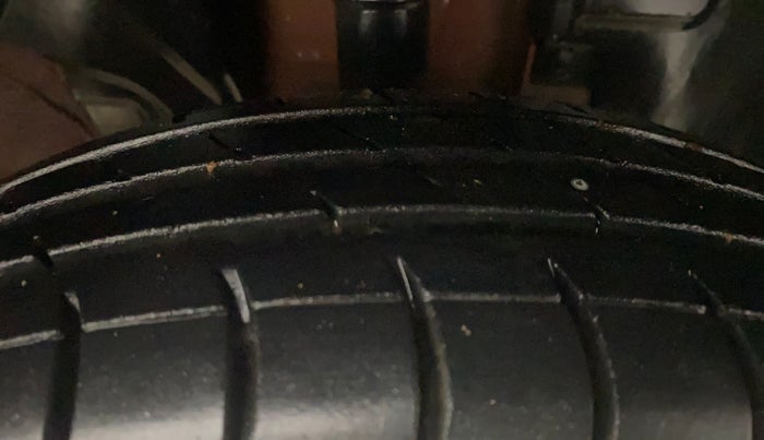 2018 Renault Kwid RXT 1.0 AMT (O), Petrol, Automatic, 44,598 km, Right Front Tyre Tread