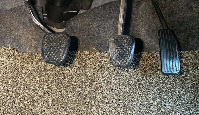 2017 Honda Brio VX MT, Petrol, Manual, 64,111 km, Pedals