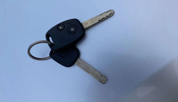 2017 Honda Brio VX MT, Petrol, Manual, 64,111 km, Key Close Up