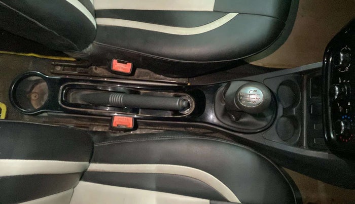 2014 Renault Duster 110 PS RXL ADVENTURE, Diesel, Manual, 61,833 km, Gear Lever