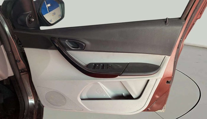 2020 Tata Tiago XT PETROL, Petrol, Manual, 52,222 km, Driver Side Door Panels Control
