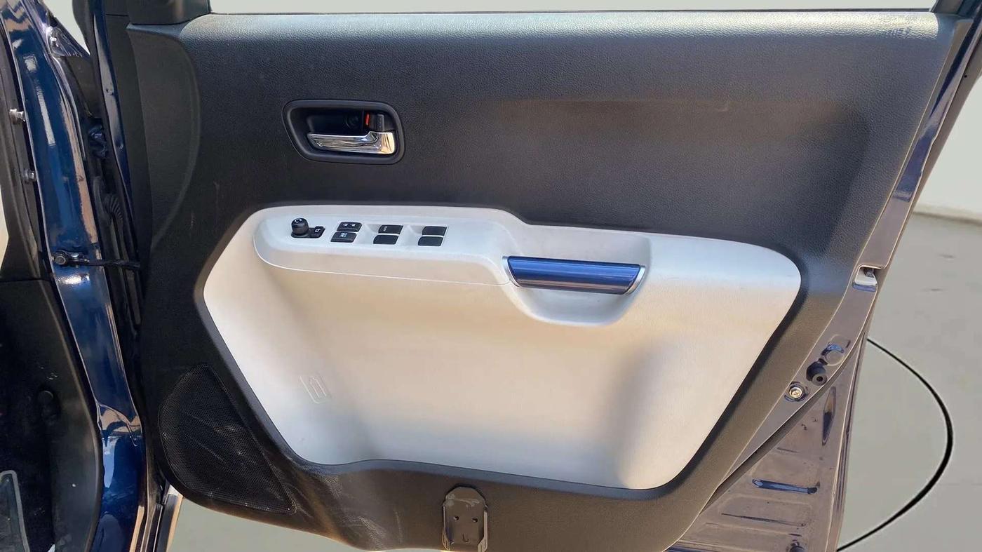 2022 Maruti IGNIS ZETA 1.2, Petrol, Manual, 6,653 km, Driver Side Door Panels Control