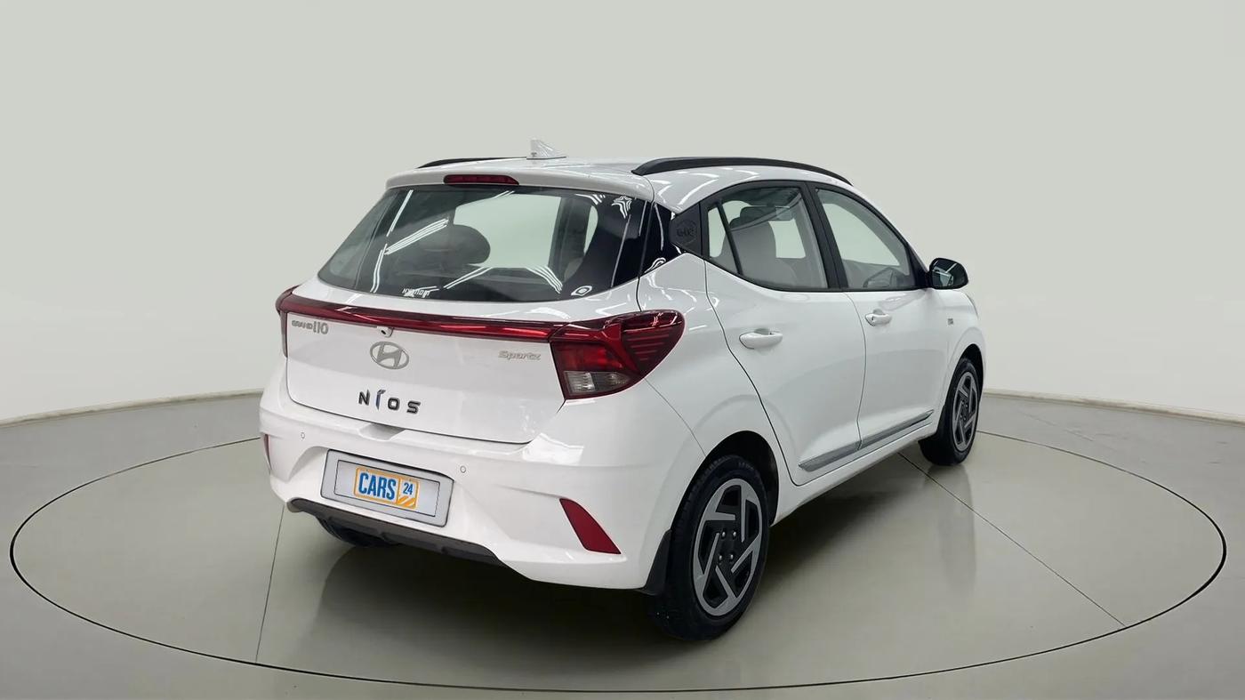 2024 Hyundai GRAND I10 NIOS SPORTZ AMT 1.2 KAPPA VTVT, Petrol, Automatic, 4,431 km, Right Back Diagonal