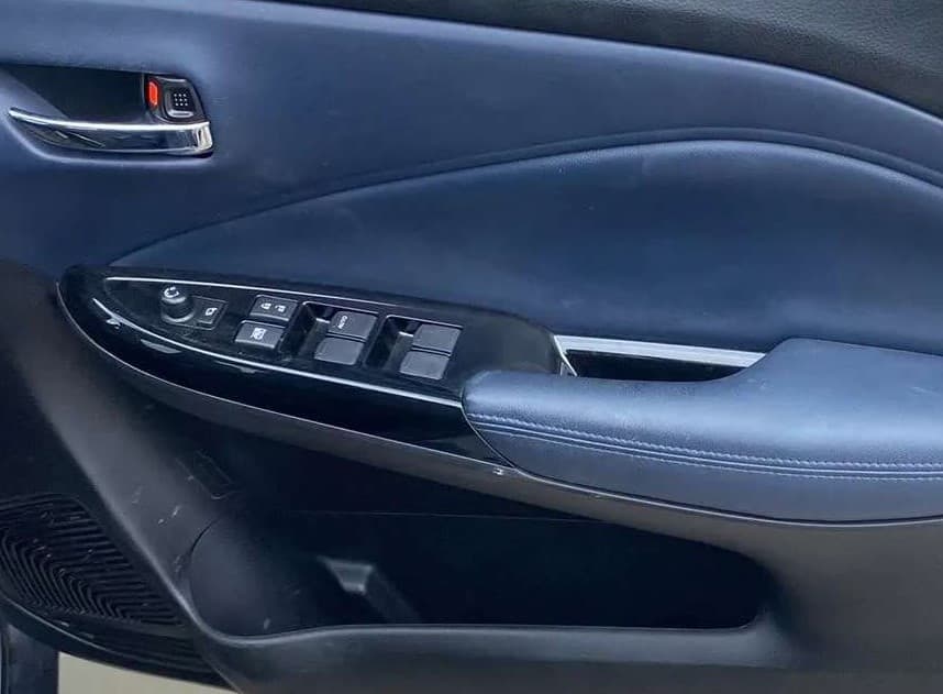 2023 Maruti Baleno ALPHA 1.2 AGS, Petrol, Automatic, 30,699 km, Driver Side Door Panels Control