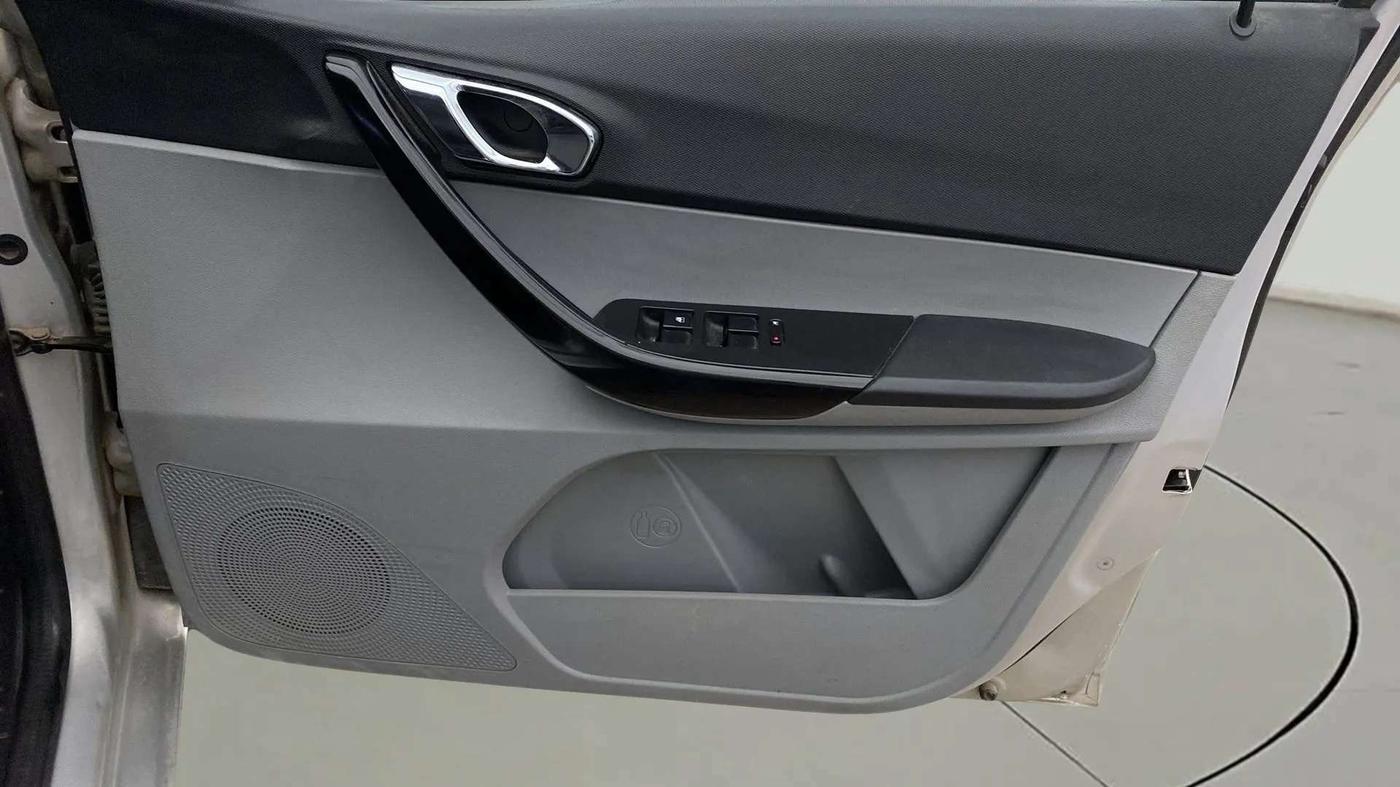 2020 Tata Tiago XZ PLUS PETROL, Petrol, Manual, 80,138 km, Driver Side Door Panels Control