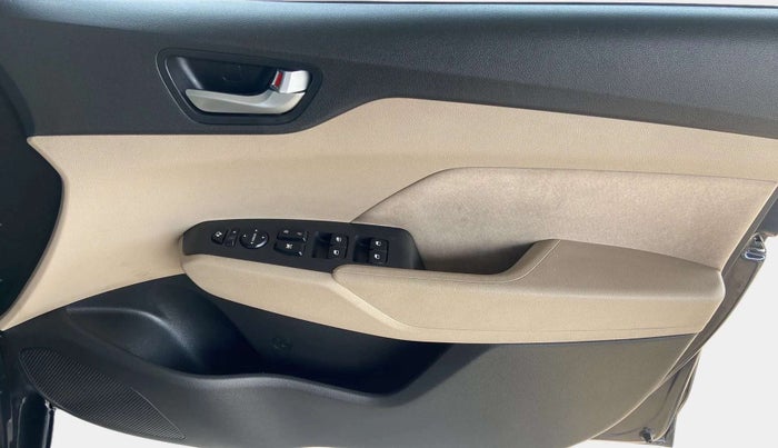 2019 Hyundai Verna 1.6 VTVT SX, Petrol, Manual, 70,211 km, Driver Side Door Panels Control