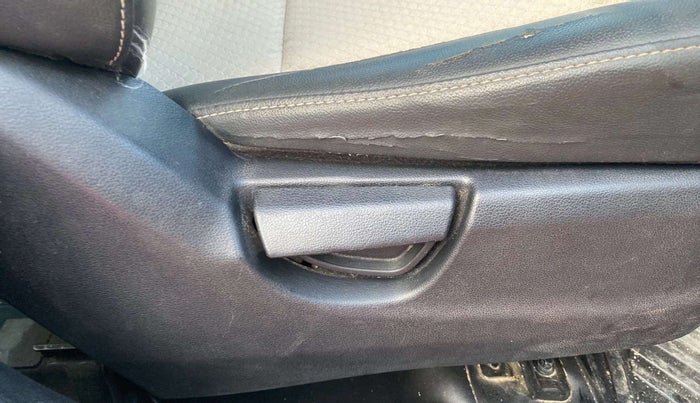 2019 Hyundai NEW SANTRO SPORTZ CNG, CNG, Manual, 88,688 km, Driver Side Adjustment Panel