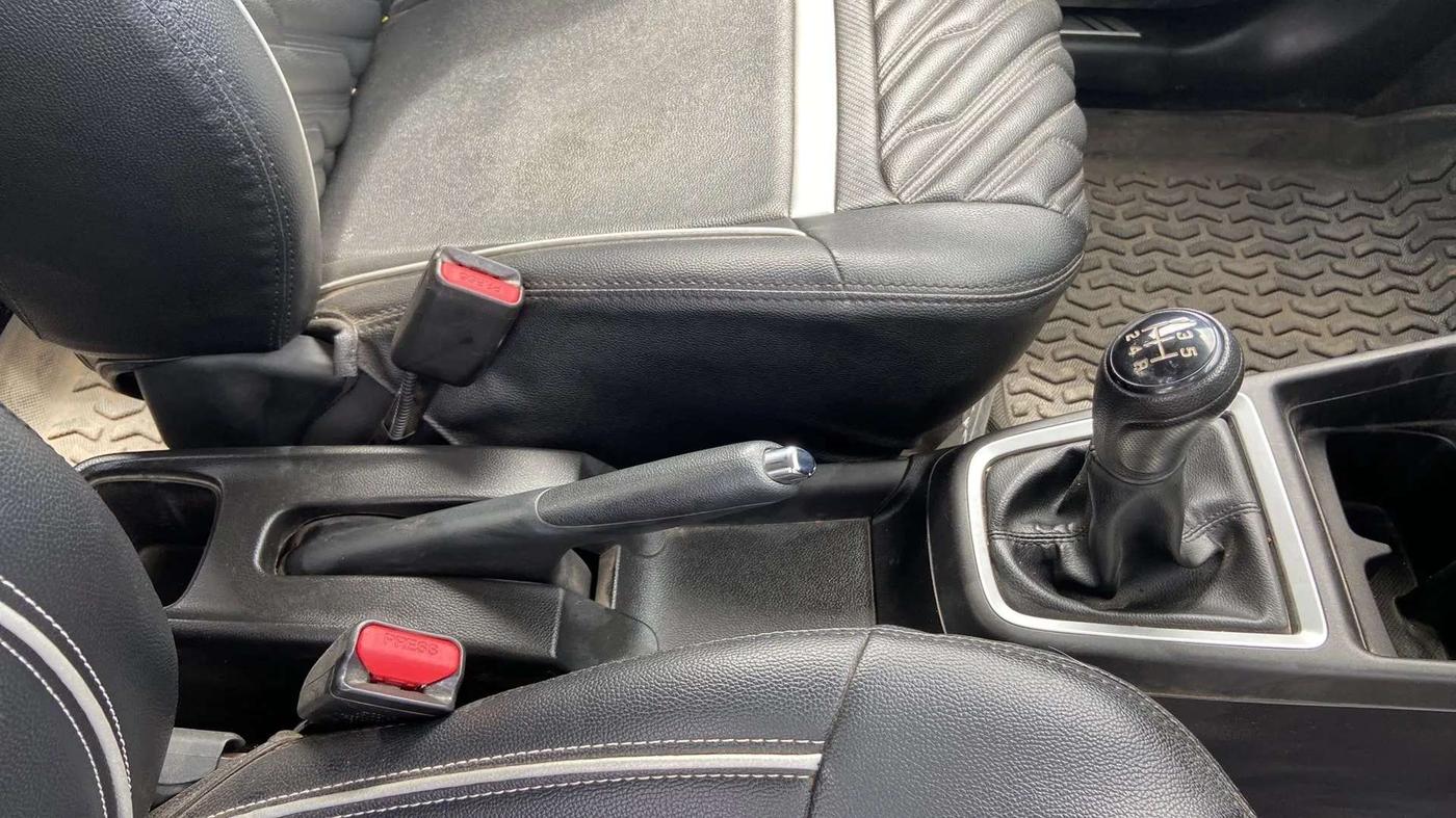 2021 Maruti Swift VXI, Petrol, Manual, 18,408 km, Gear Lever