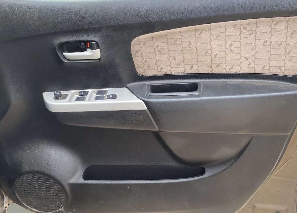 2014 Maruti Wagon R 1.0 VXI, Petrol, Manual, 79,232 km, Driver Side Door Panels Control