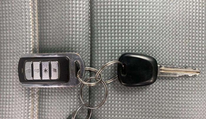 2015 Maruti Alto K10 VXI, Petrol, Manual, 84,420 km, Key Close Up