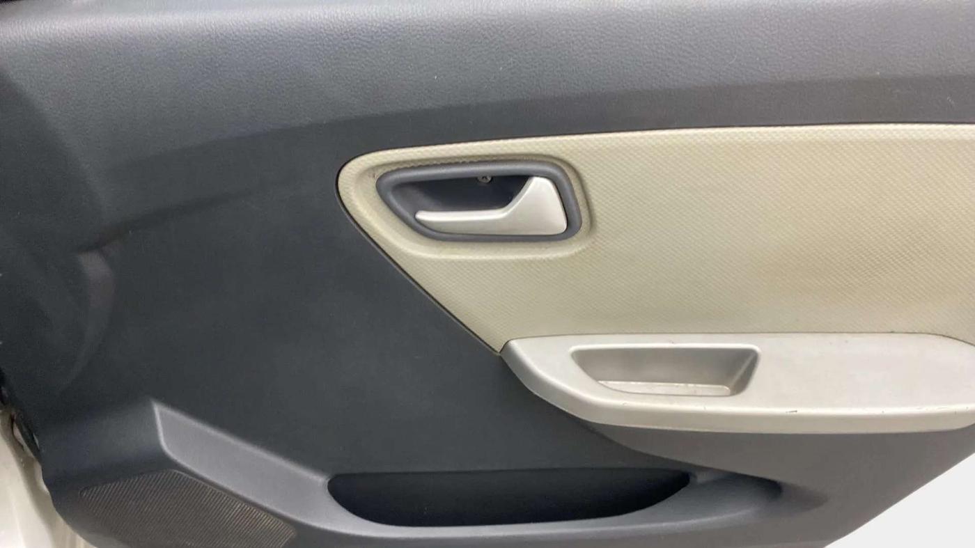 2015 Maruti Alto K10 VXI, Petrol, Manual, 84,420 km, Driver Side Door Panels Control