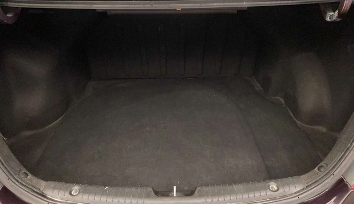 2012 Hyundai Verna FLUIDIC 1.6 VTVT EX, Petrol, Manual, 52,744 km, Boot Inside