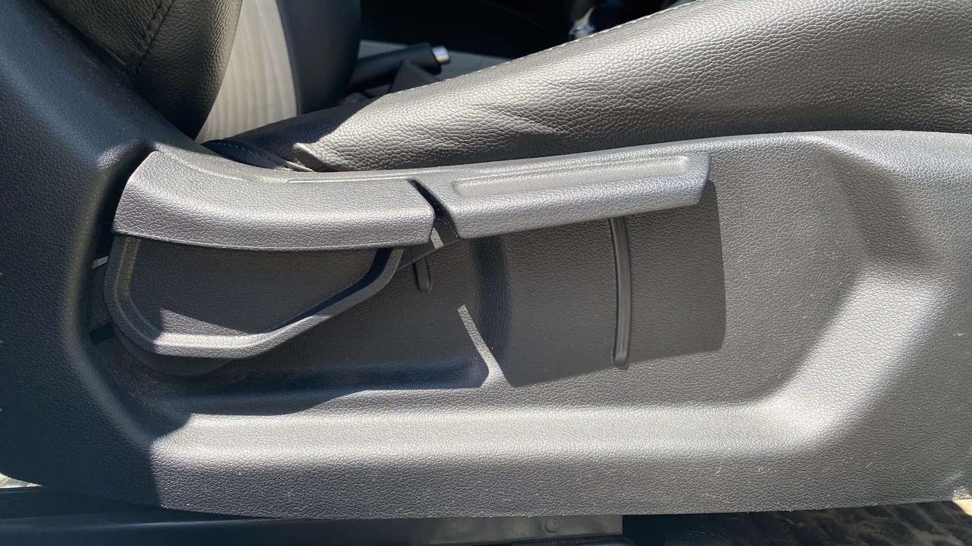 2022 Hyundai VENUE SX 1.2 PETROL, Petrol, Manual, 24,735 km, Driver Side Adjustment Panel