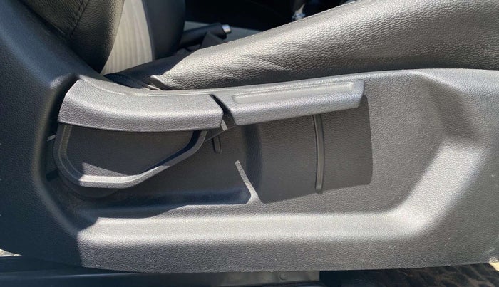 2022 Hyundai VENUE SX 1.2 PETROL, Petrol, Manual, 24,735 km, Driver Side Adjustment Panel